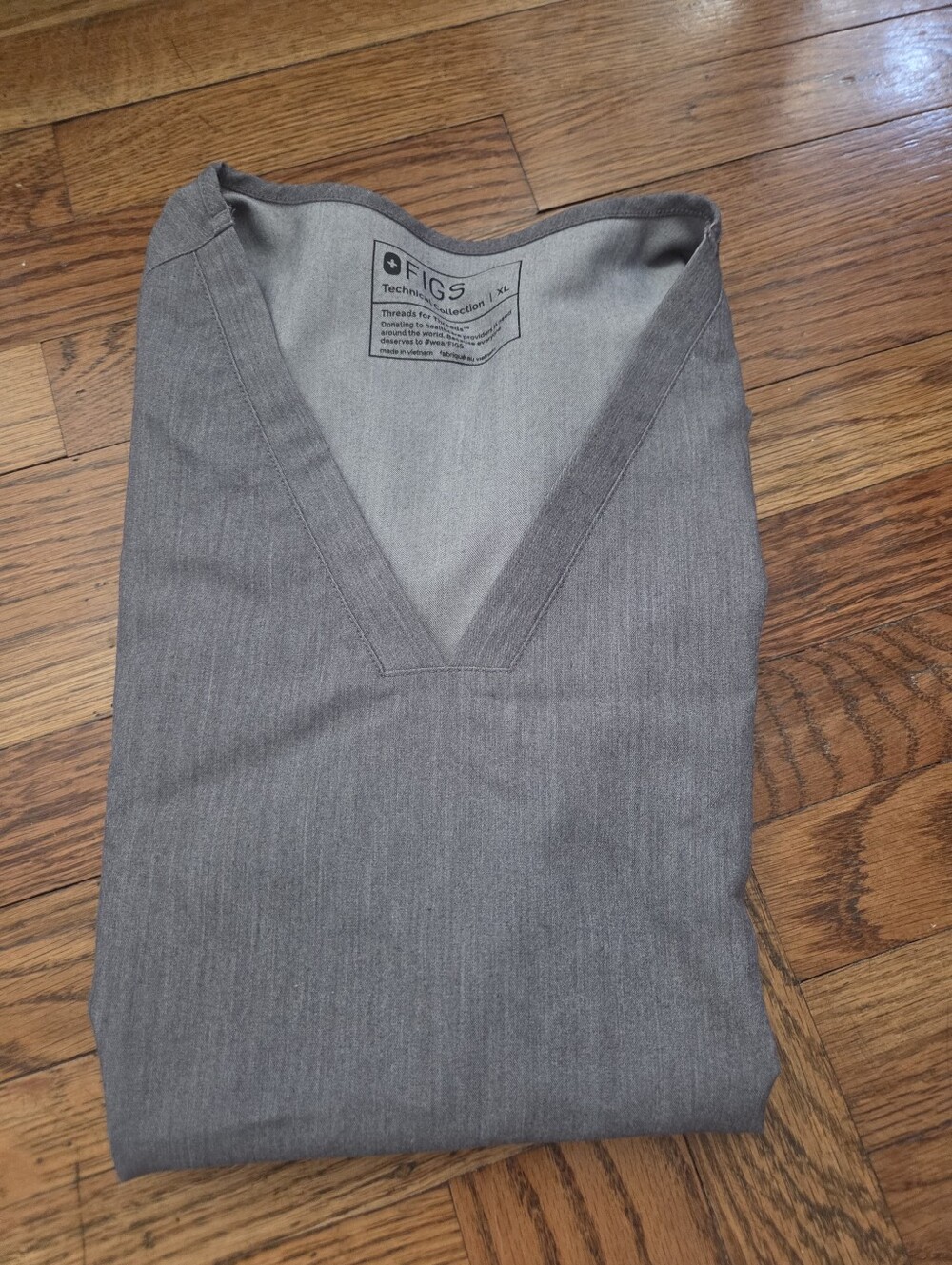 Figs V-Neck Scrubs 2 Pocket Top in Heather Gray